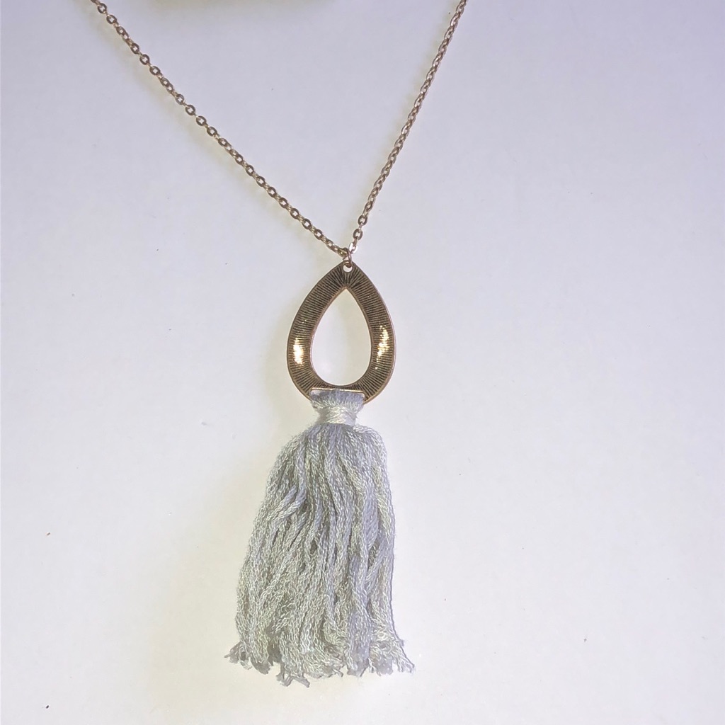 Universal Thread Elegant Gold Tone And Gray Boho Tassel Necklace 18$